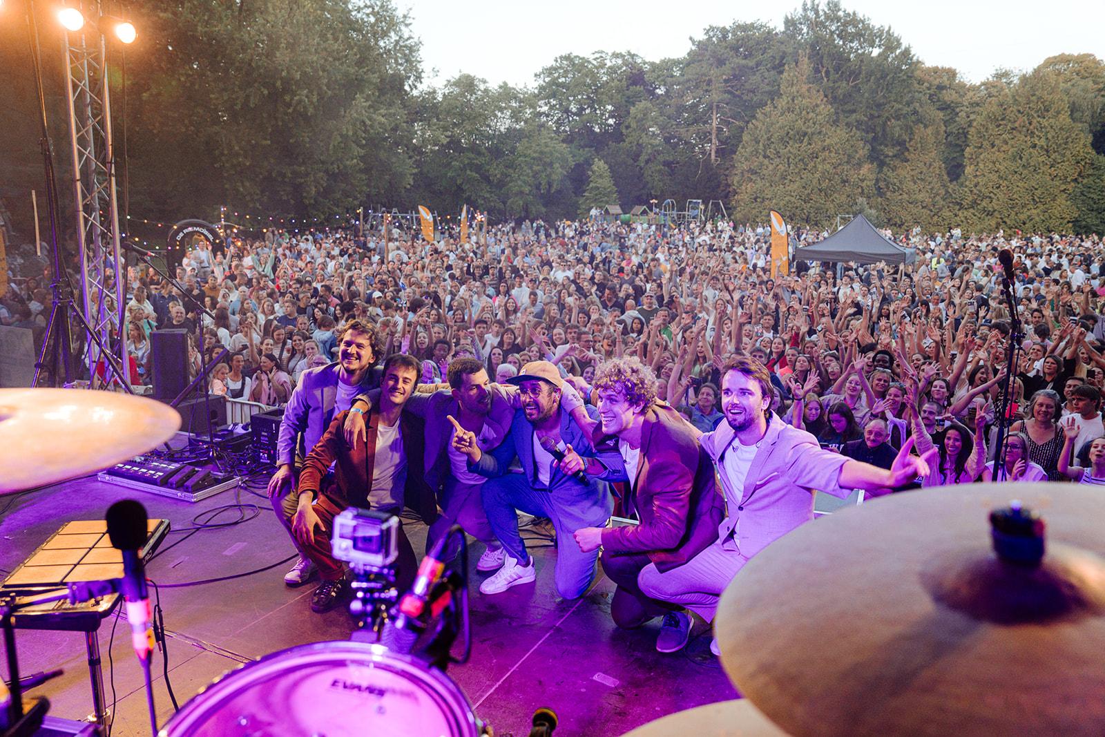 Foto van The Kicks tijdens een optreden 3