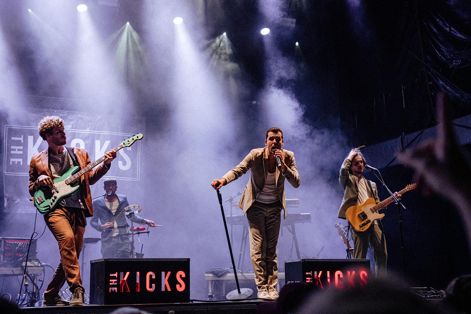 Foto van The Kicks tijdens een optreden 4