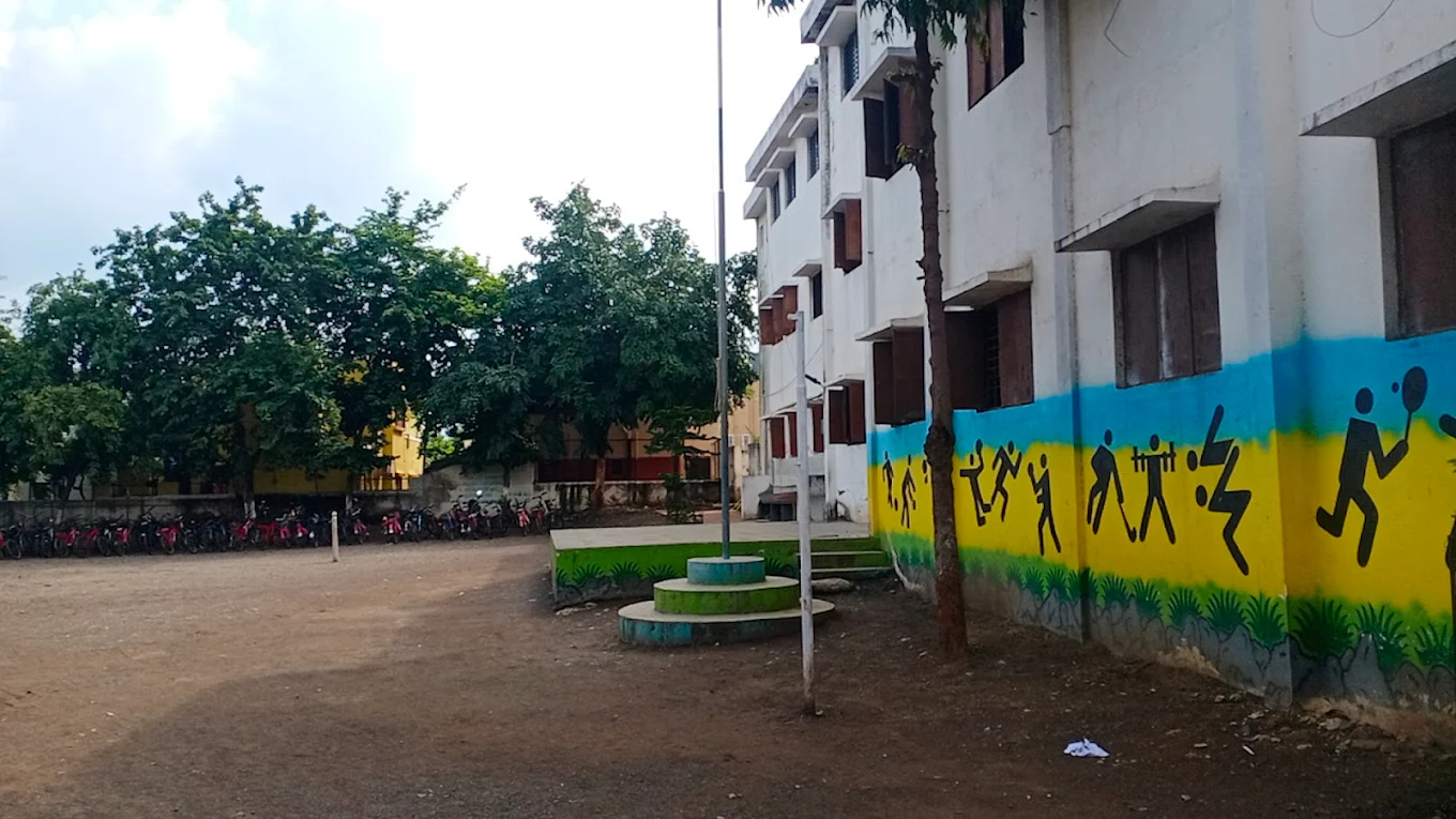 Saraswati Vidyalay - image 2 of 4