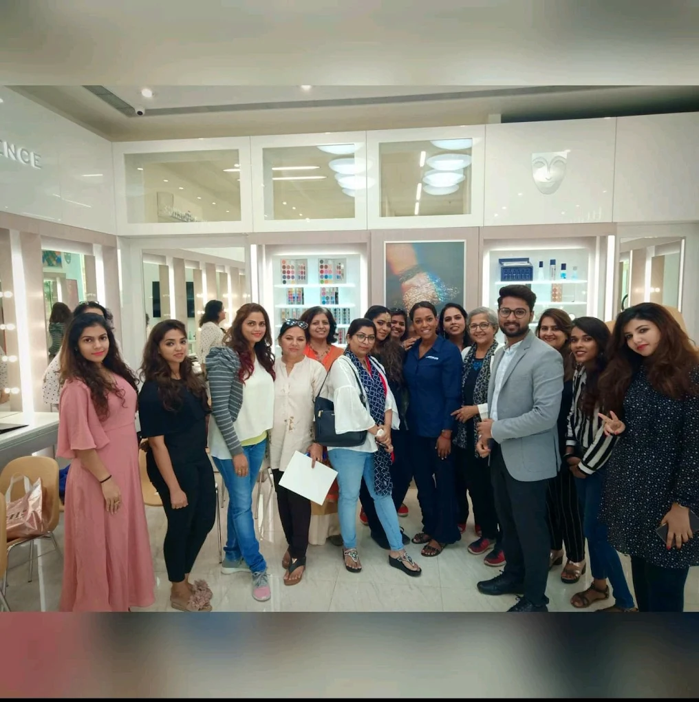 Wave Salon Lasalgaon gallery image 2 - Lasalgaon