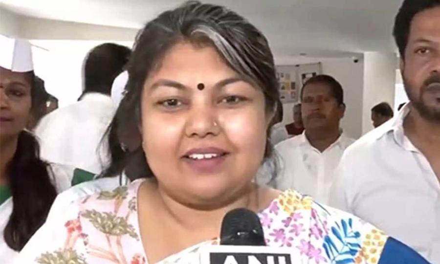 कॉग्रेसच्या कर्नाटक महिला प्रदेश अध्यक्ष पदाची सौम्या रेड्डी स्मरणारे राजीनामा