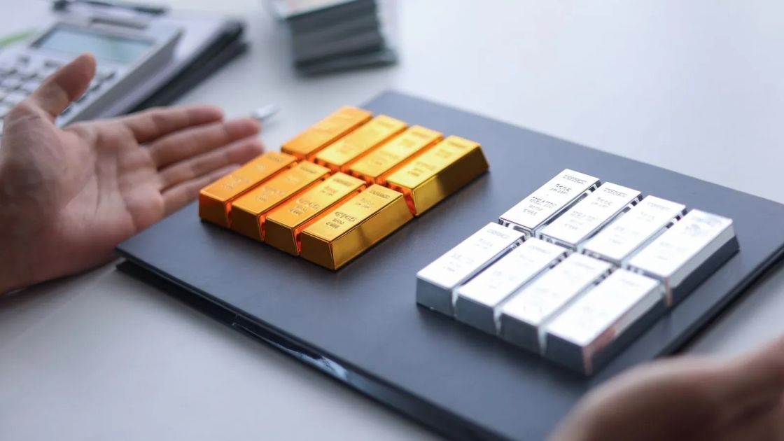 चांदीचा ऐतिहासिक विक्रम: ₹3 लाखांचा टप्पा पार | सोन्याचे दरही तेजीत, गुंतवणूकदारांची नजर सराफा बाजारावर