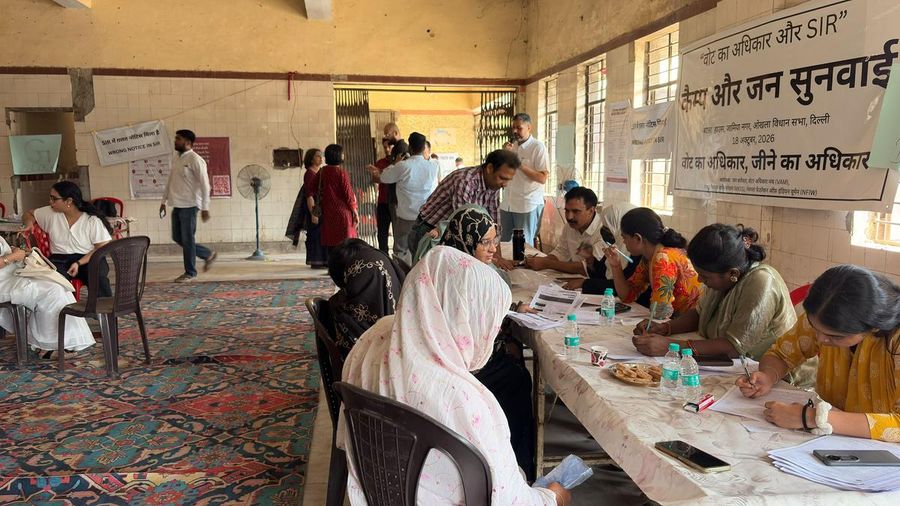 दिल्ली येथील सीआरपी विभागातील शाळा स्थळी 100 पेक्षा जास्त वैध मतदान करणाऱ्यांच्या नावांवर प्रश्न