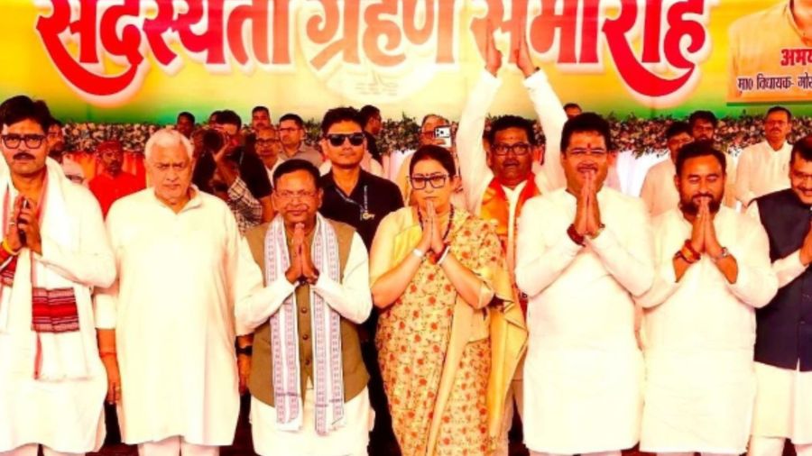 तीन समाजवादी पार्टी विरोधी विधान सभा सदस्यांनी नंतरचा भारतीय जनता पार्टीचा प्रवेश केला