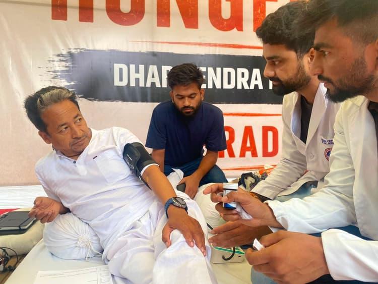 सोनम वांगचुक यांचे जंतर-मंतरवर उपोषण सुरू; सरकारशी चर्चेची मागणी