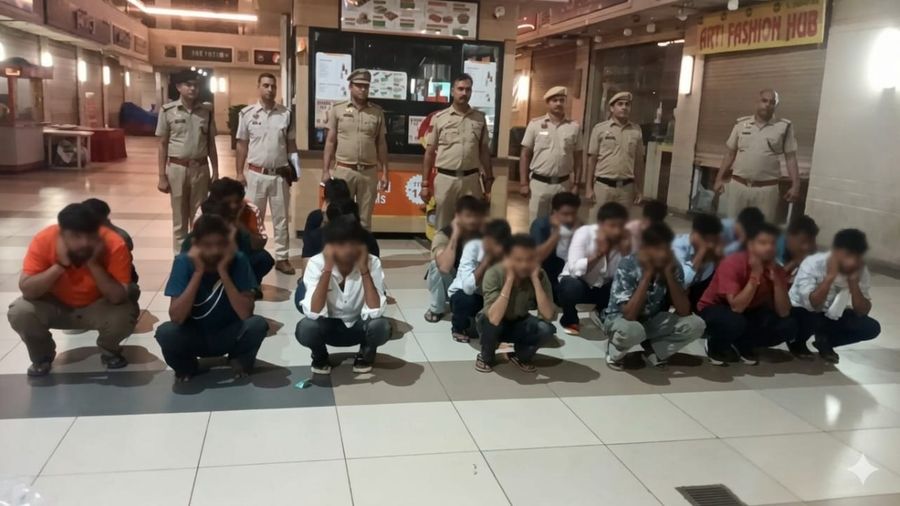 गुरुग्राम में 18 स्पा सेंटर पर छापे, 50 लोगों में से 30 महिलाएं गिरफ्तार