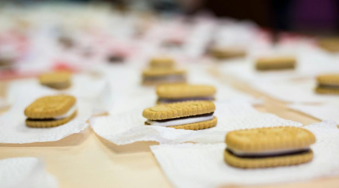 Biscuit sandwich cookies being served as samples.