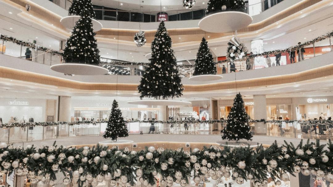 A christmas display in an indoor shopping mall.