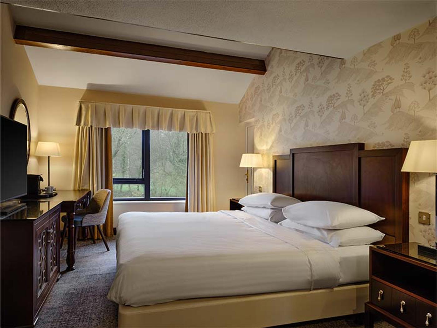 Lakeside Room bedroom at Delta Hotels St. Pierre Country Club