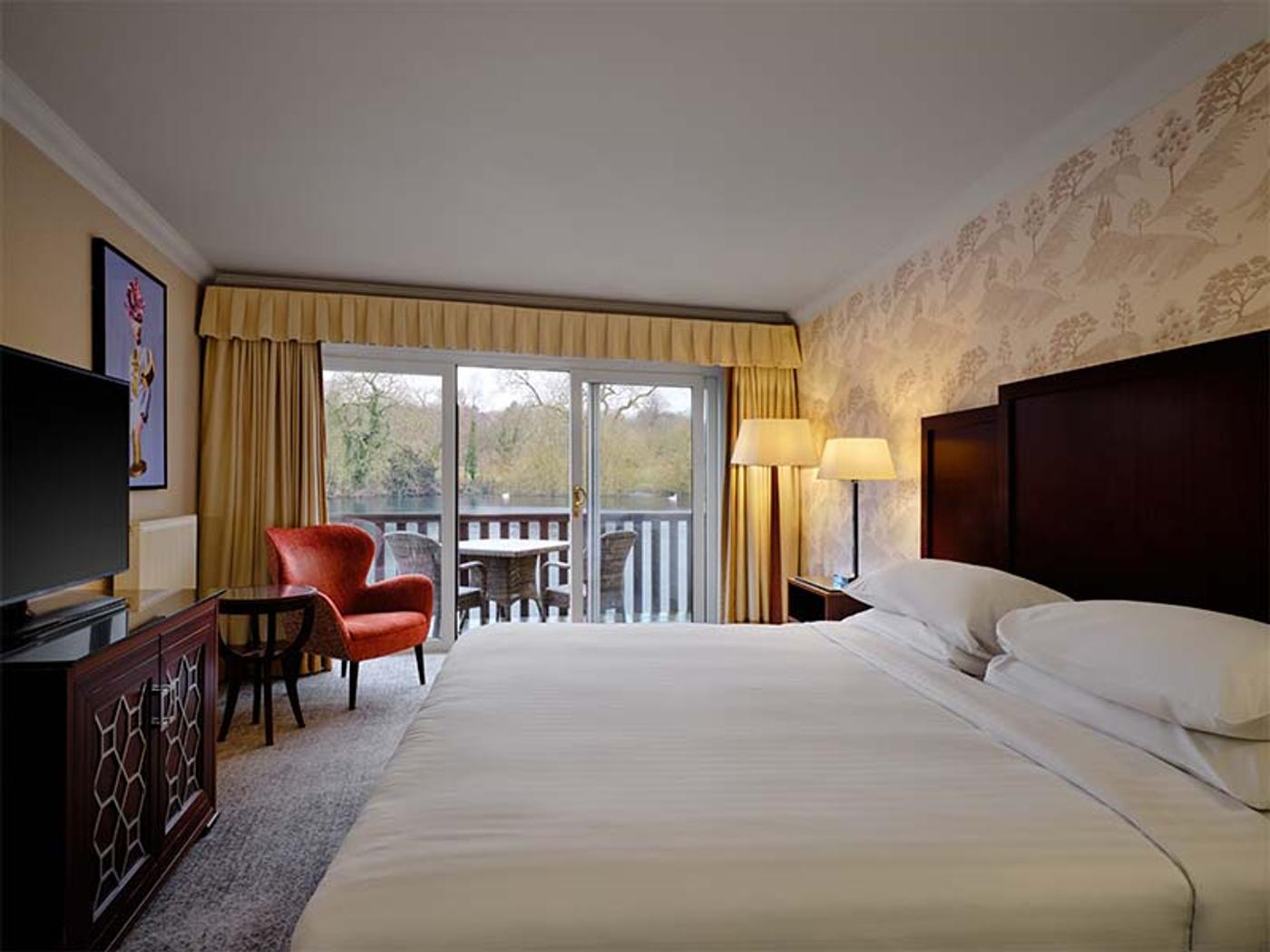 Balcony Superior Room with private balcony overlooking the lake and golf course at Delta Hotels St. Pierre Country Club