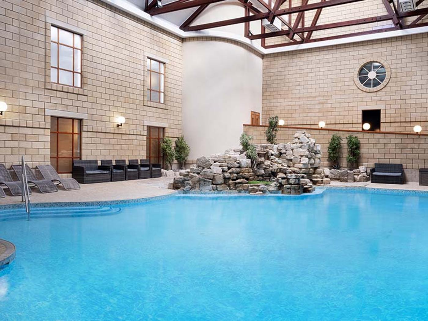 Swimming lessons at Delta Hotels by Marriott Tudor Park Country Club
