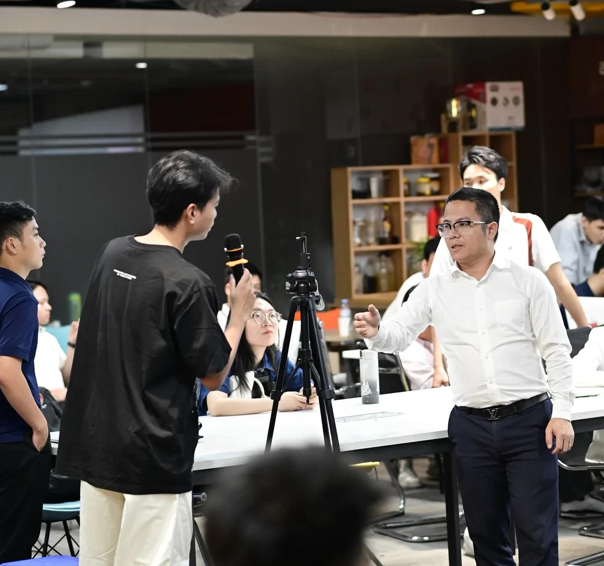 Phần Q&A giữa đội iruKa và ban giám khảo