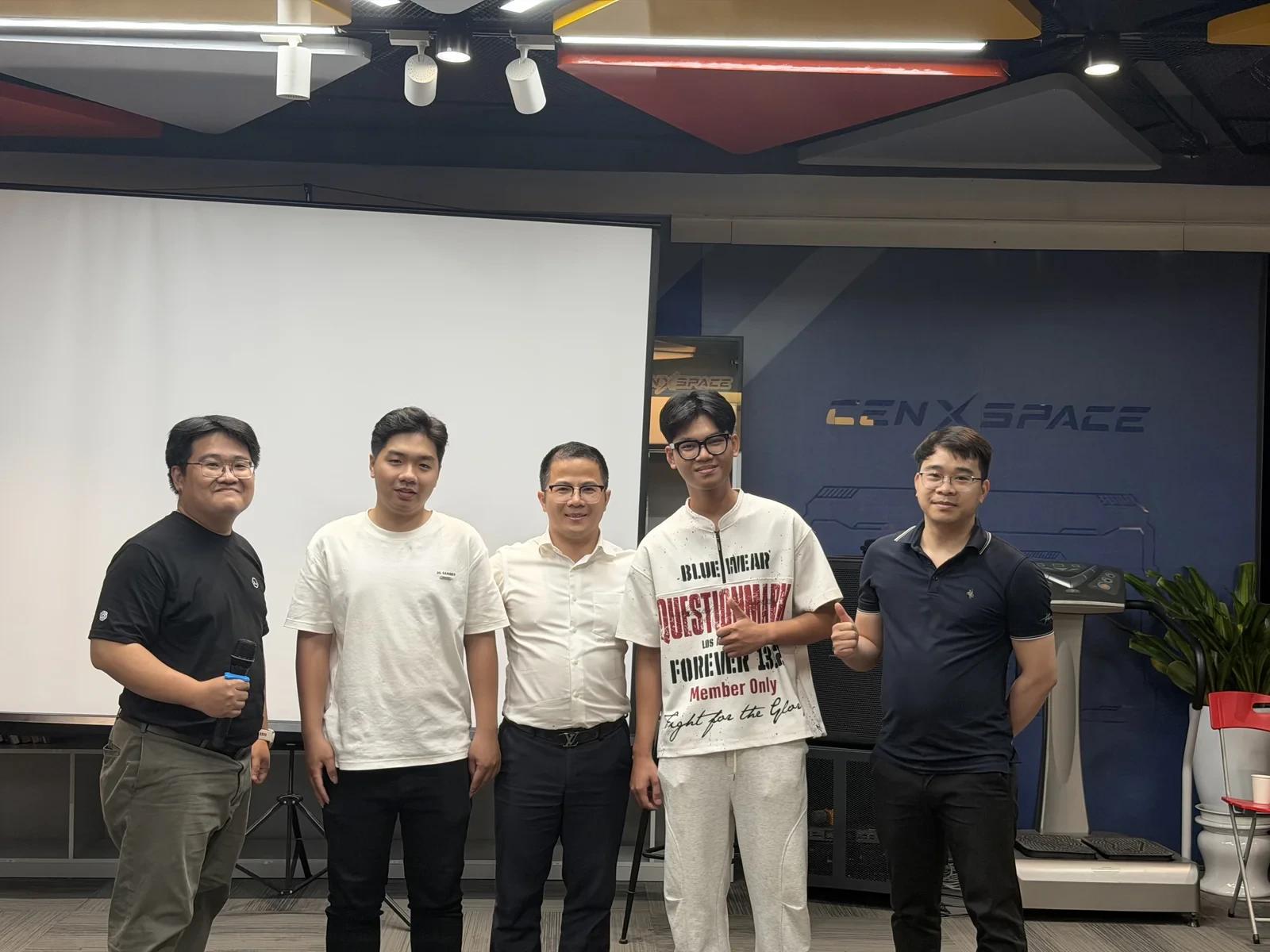 Ảnh nhóm cuối chương trình Codex Community Hackathon Hanoi 2026