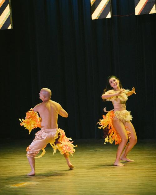 Pareja con vestuario de fuego