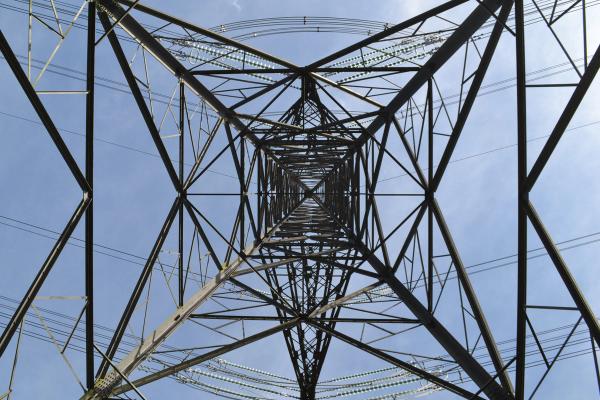 Under an electricity pylon at Holbrook, Neil Theasby, https://commons.wikimedia.org/wiki/File:Under_an_electricity_pylon_at_Holbrook_-_geograph.org.uk_-_3167465.jpg