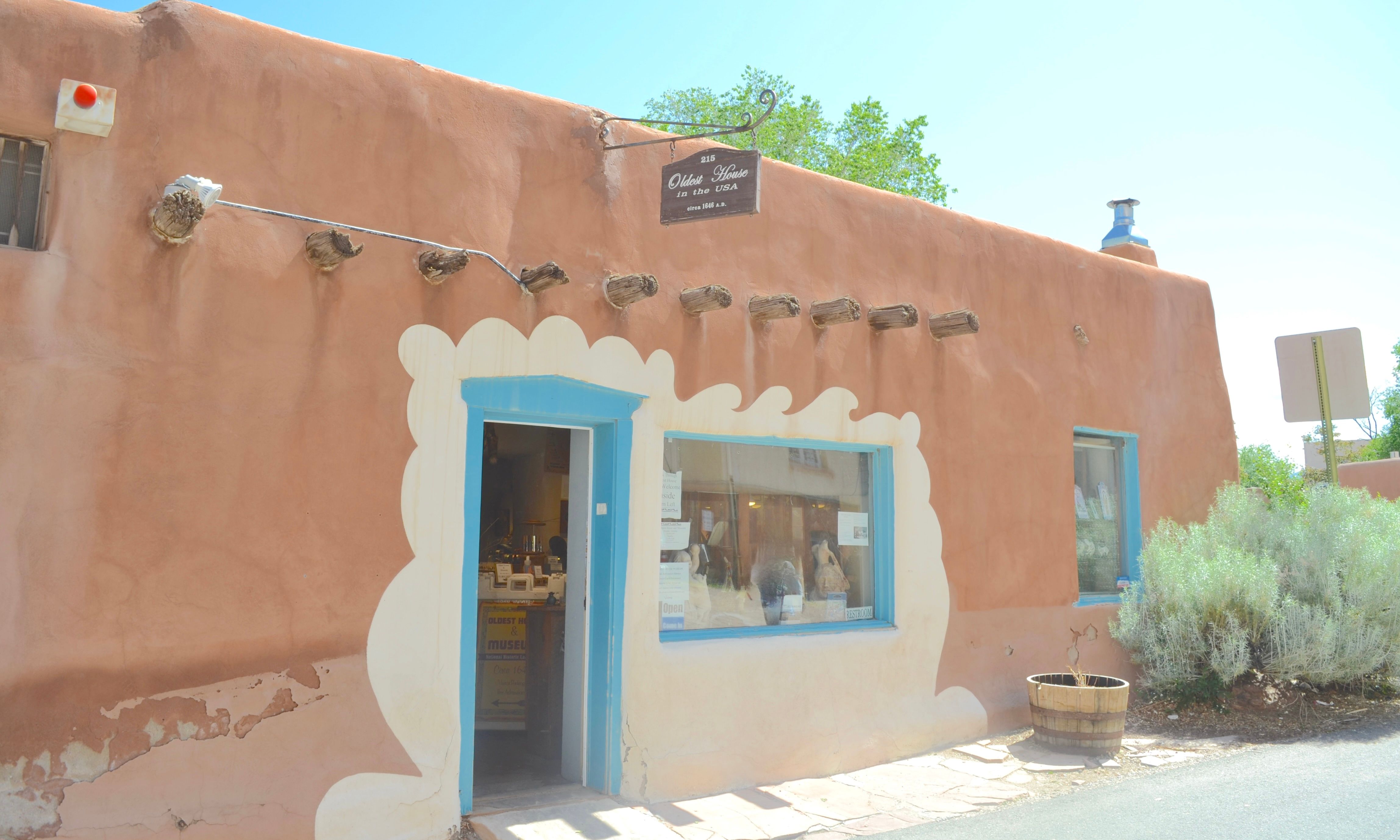 アメリカ・サンタフェの異国情緒あふれる街並みと写真映えする観光スポット