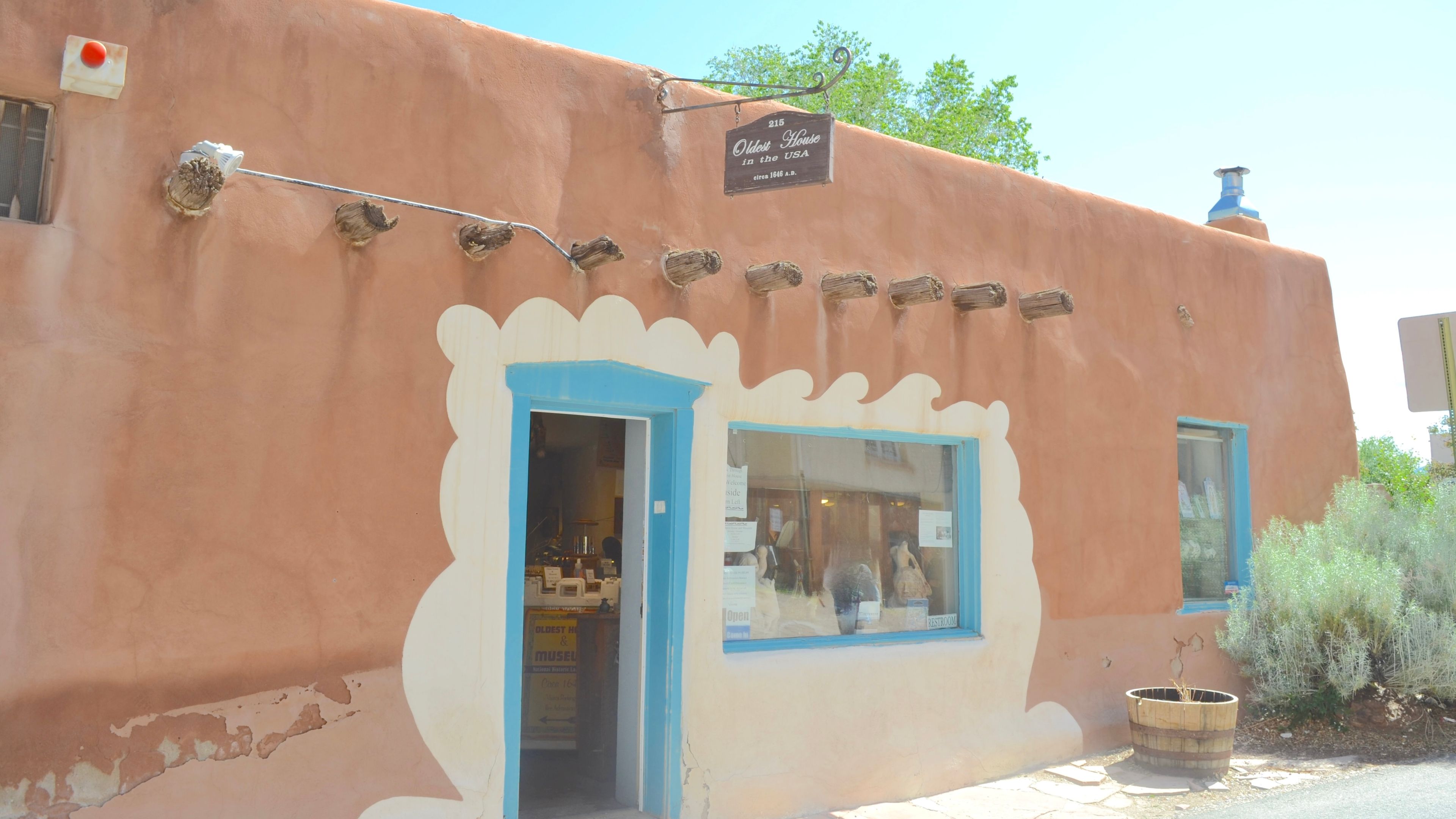 アメリカ・サンタフェの異国情緒あふれる街並みと写真映えする観光スポット