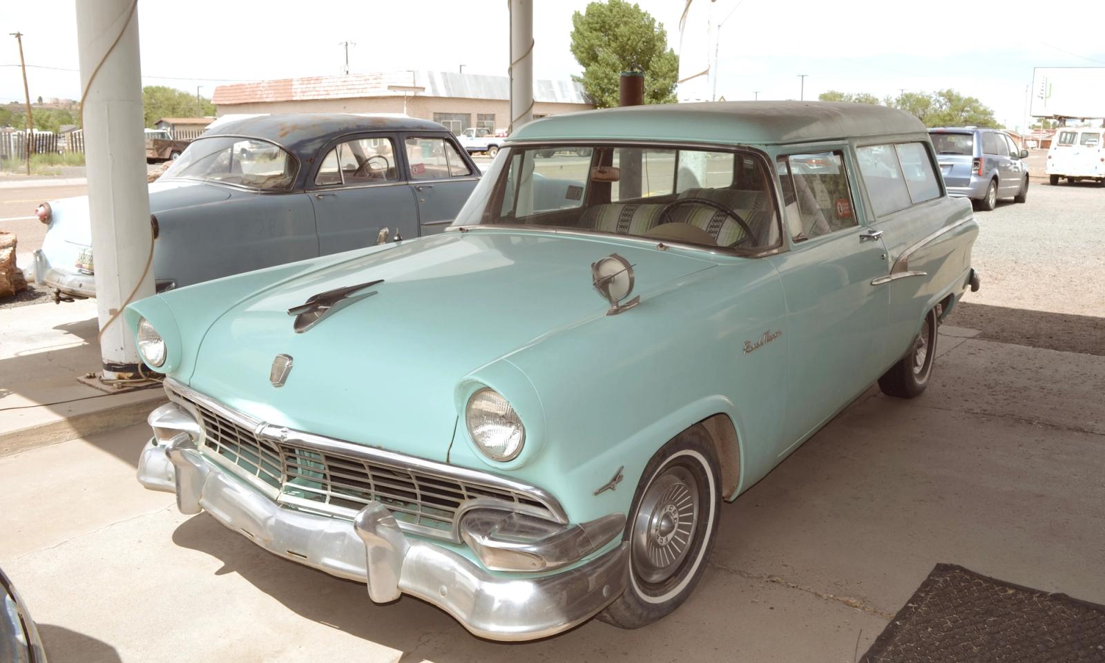 Ford Ranch Wagon at Wigwam Motel