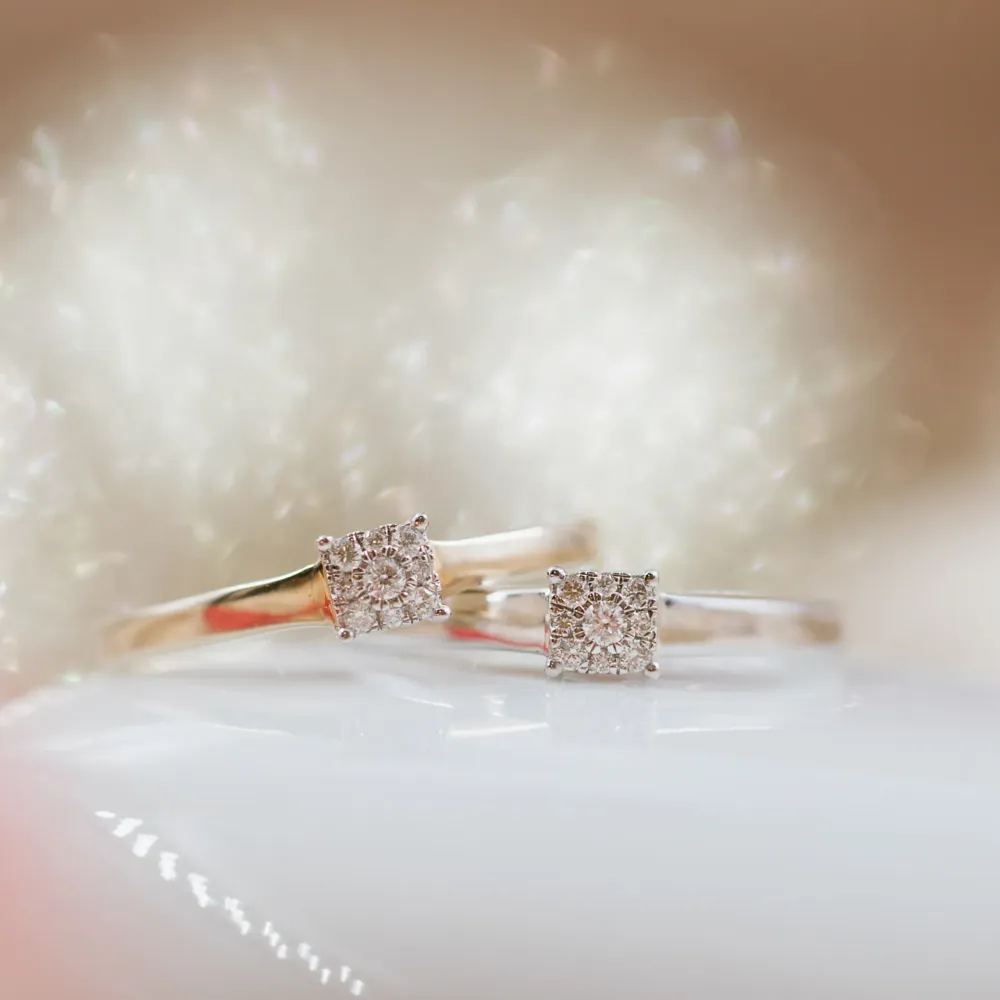 Lilly diamantring i gult gull og hvitt gull med 9 diamanter