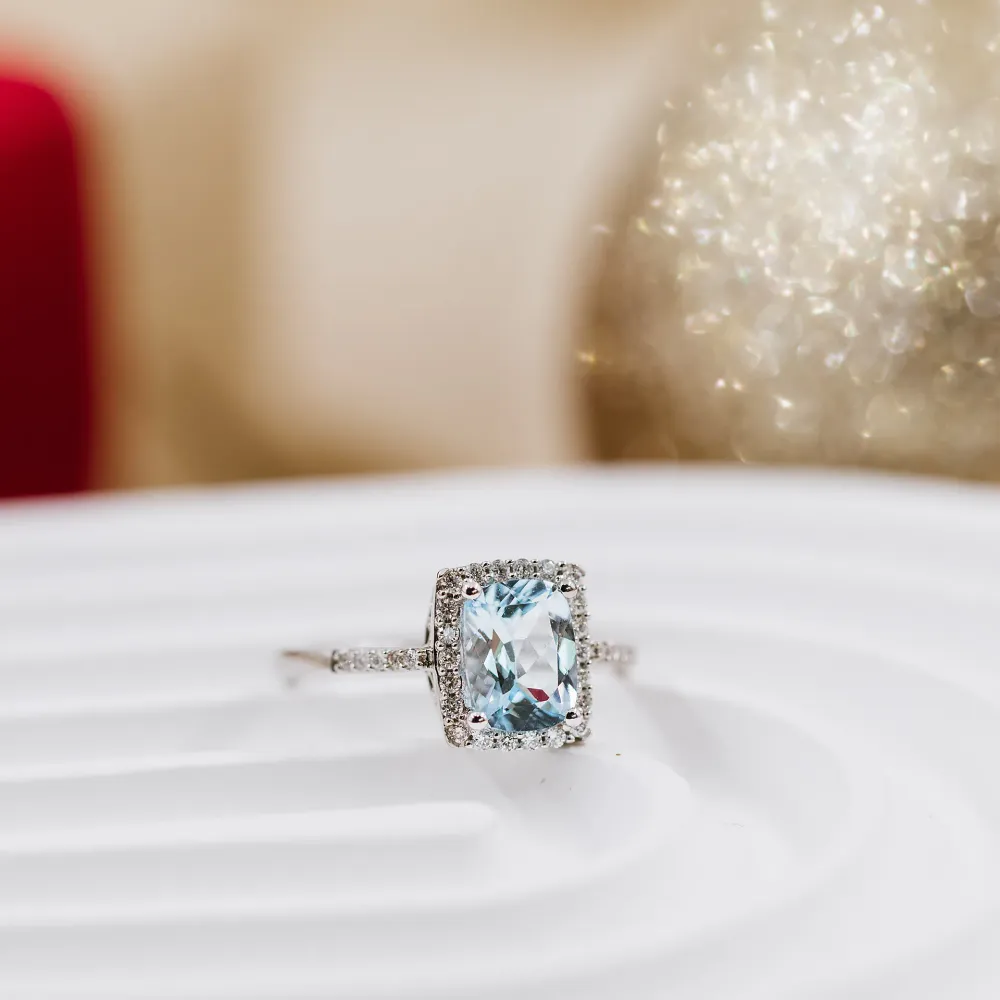 Diamantring med akvamarin