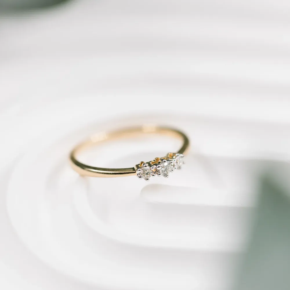 Nora diamatring i gult gull