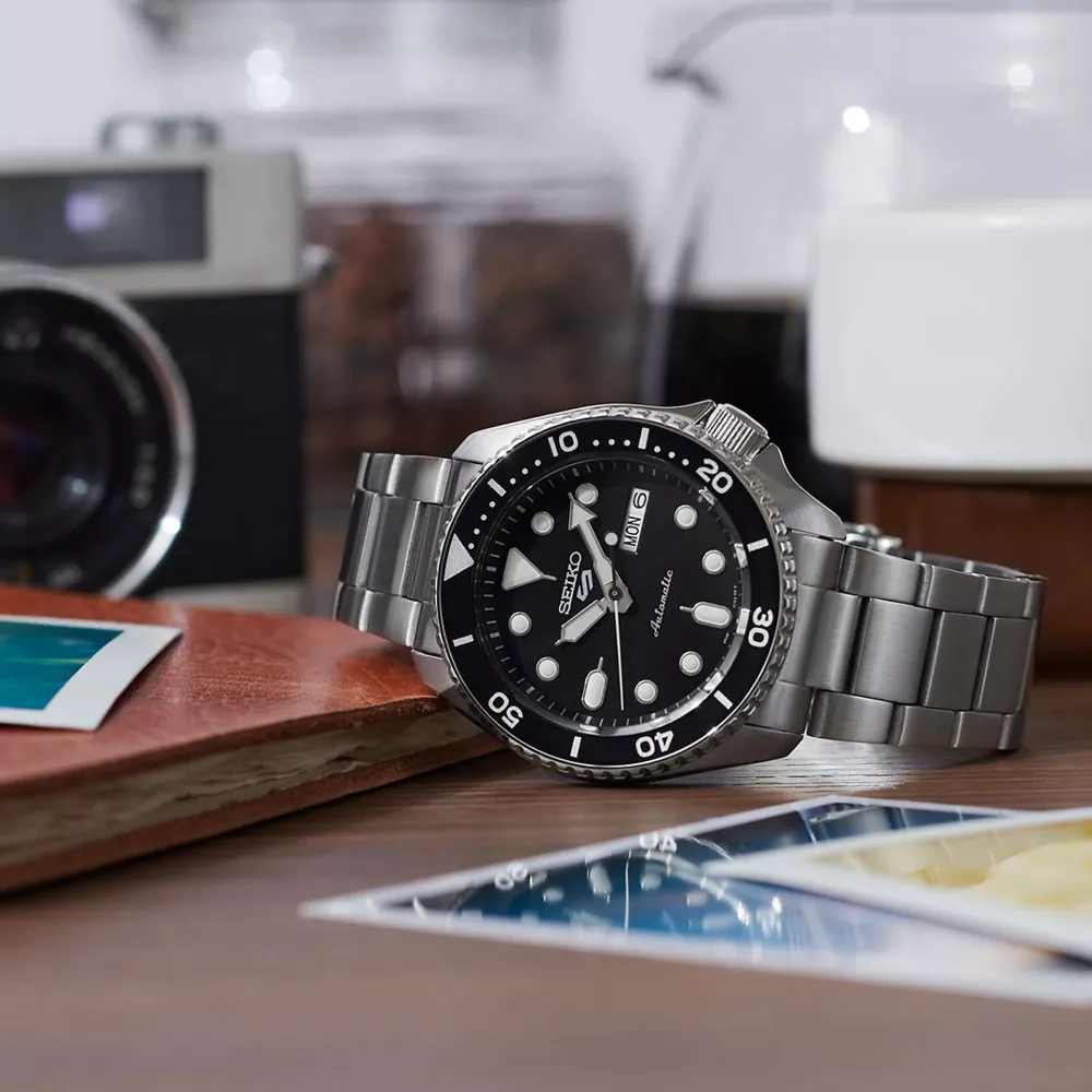 Seiko 5 Sports Automatic herreklokke med stållenke