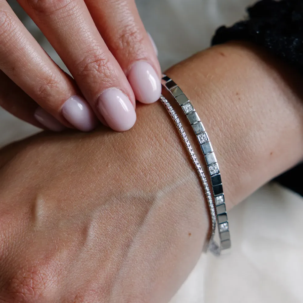 Alliansearmbånd i hvitt gull med diamanter