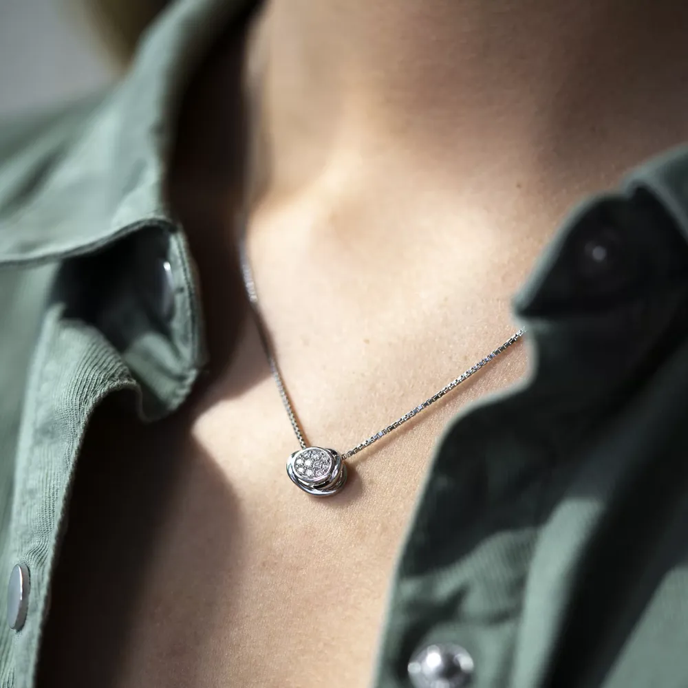 Diamantanheng i hvitt gull