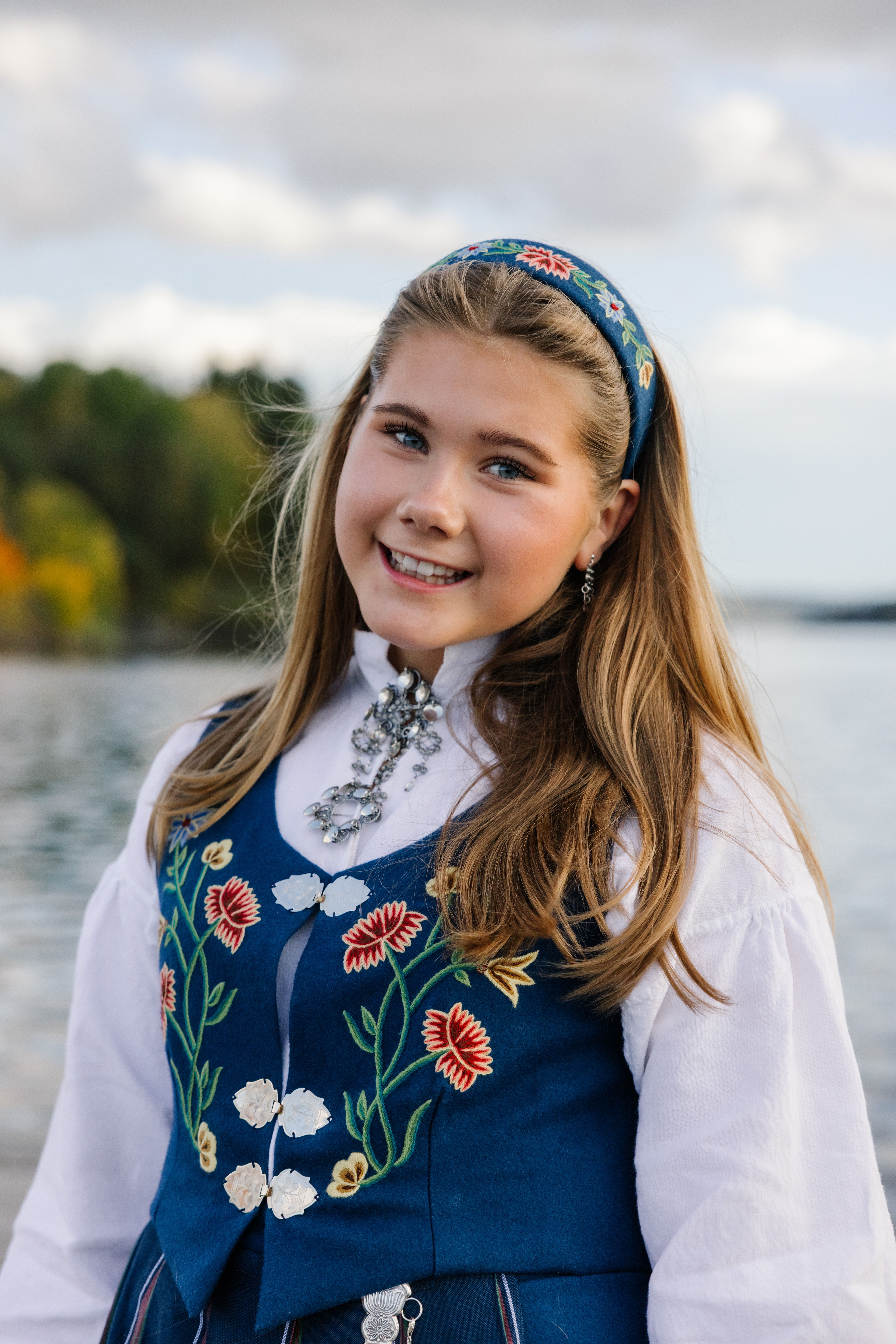 Mia på konfirmasjonsdagen