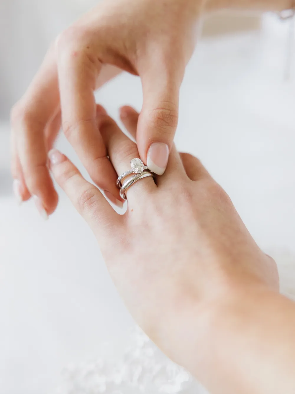 Diamantring sammen med giftering