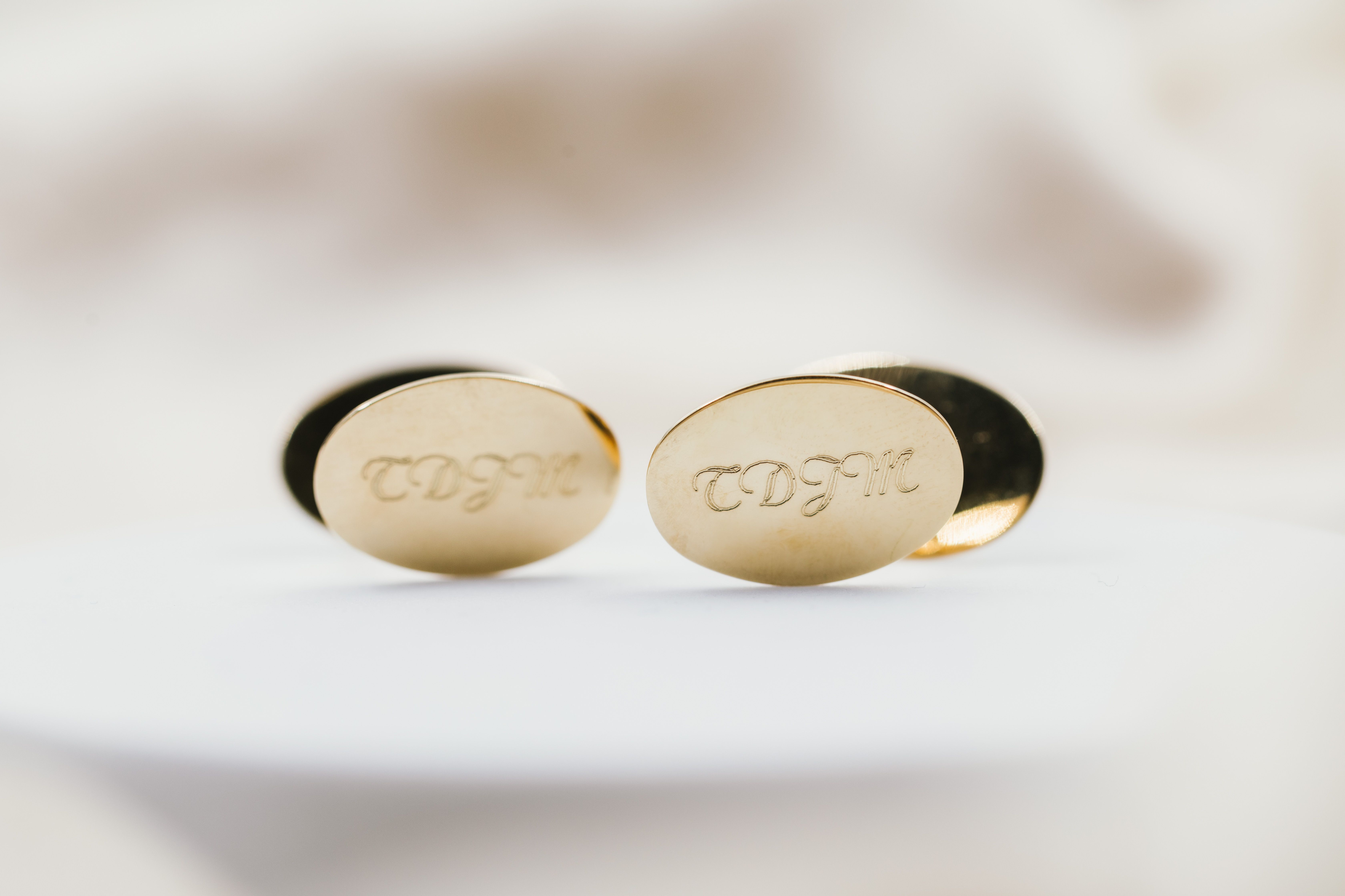 Mansjettknapper i gull med gravering