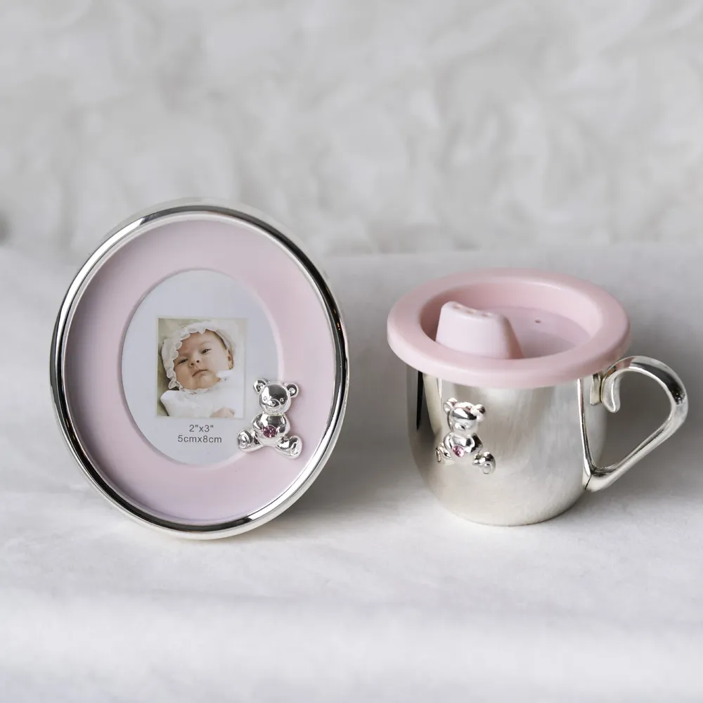 Fotoramme og kopp til barn i sink med lyserosa detaljer