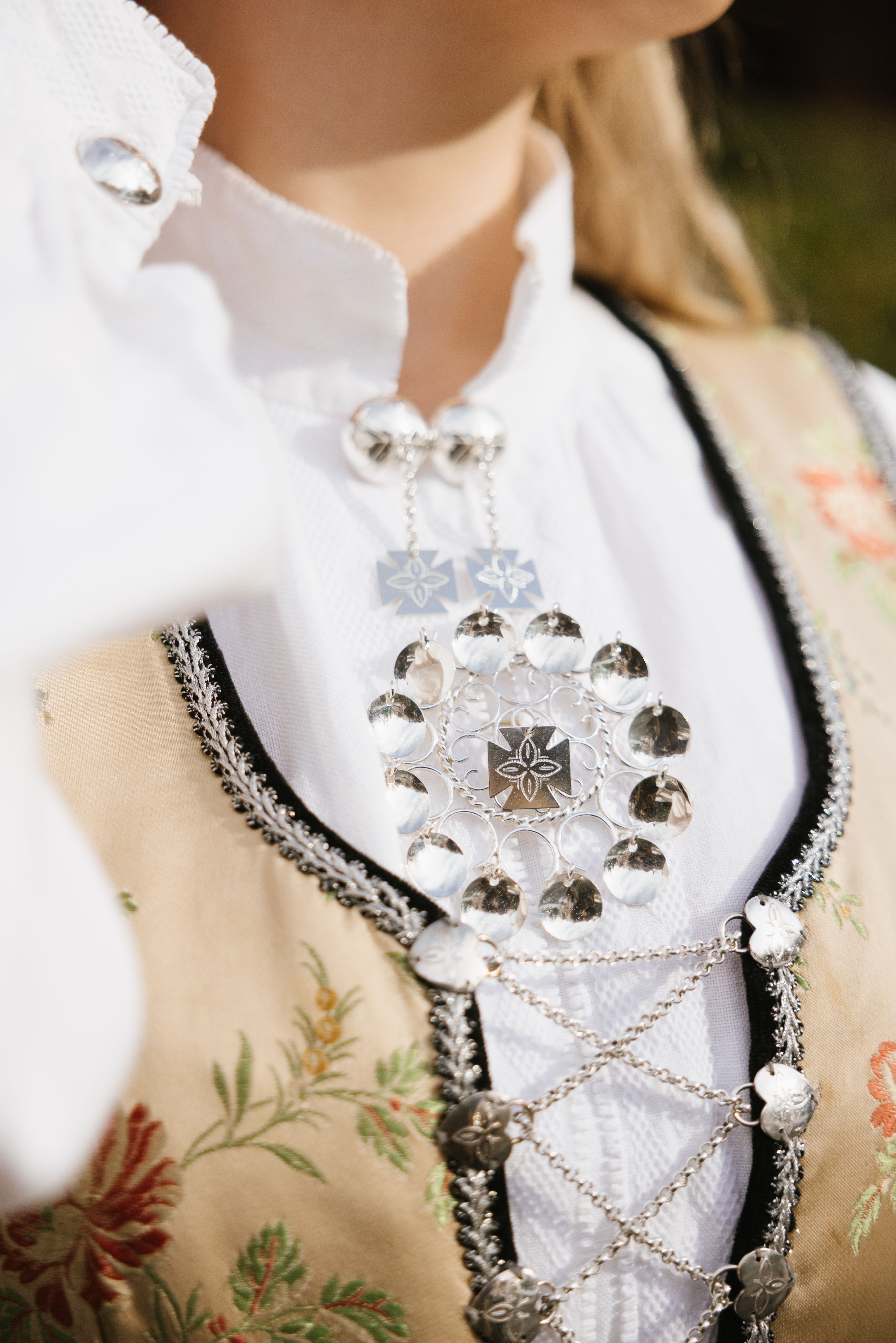 Bunadsølv på bunad