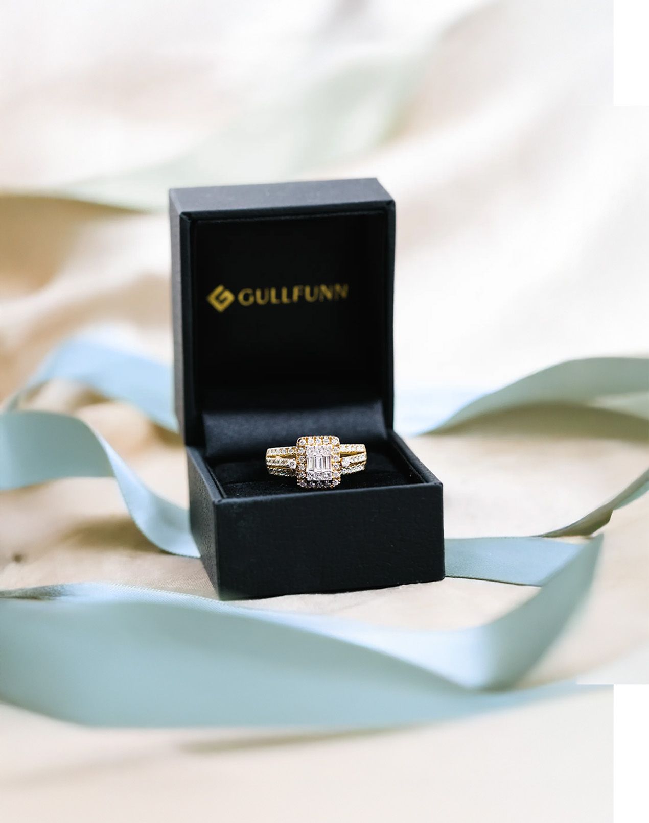 Elizabeth diamantringer i hvitt og gult gull