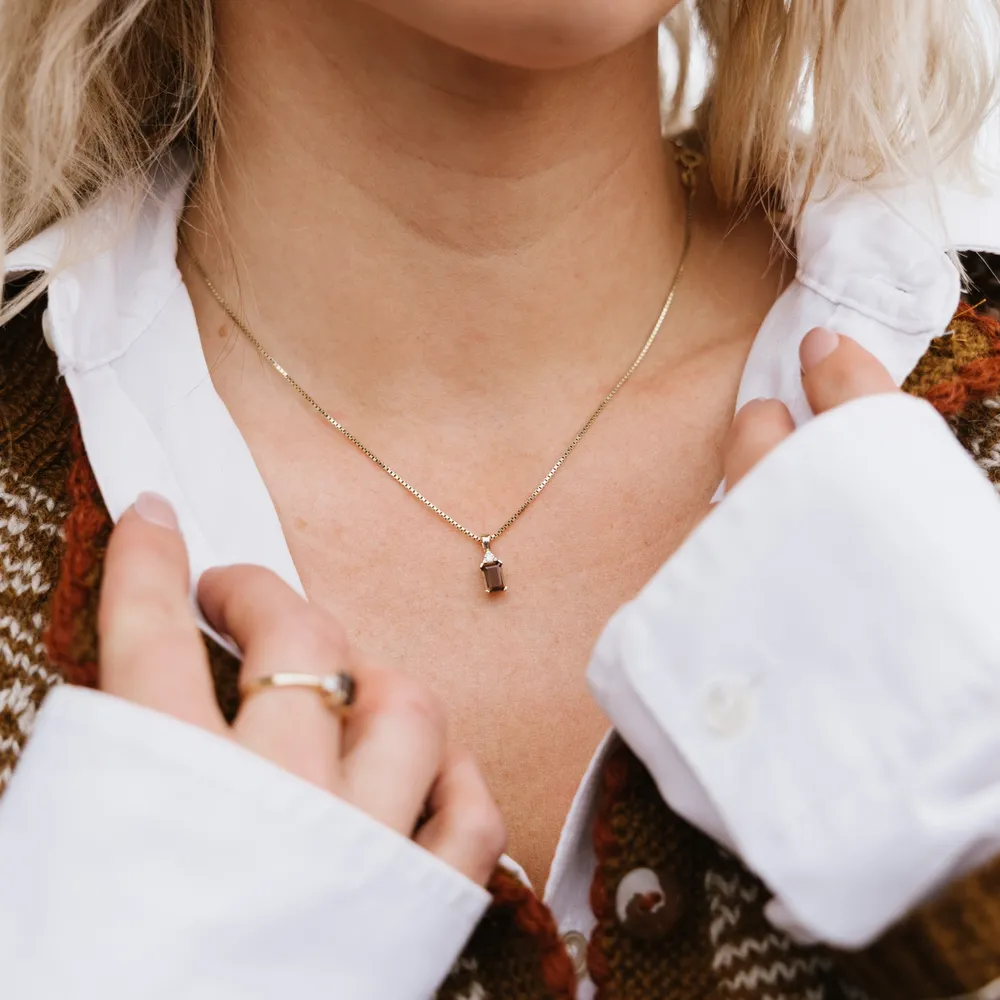 Smykke med røykkvarts