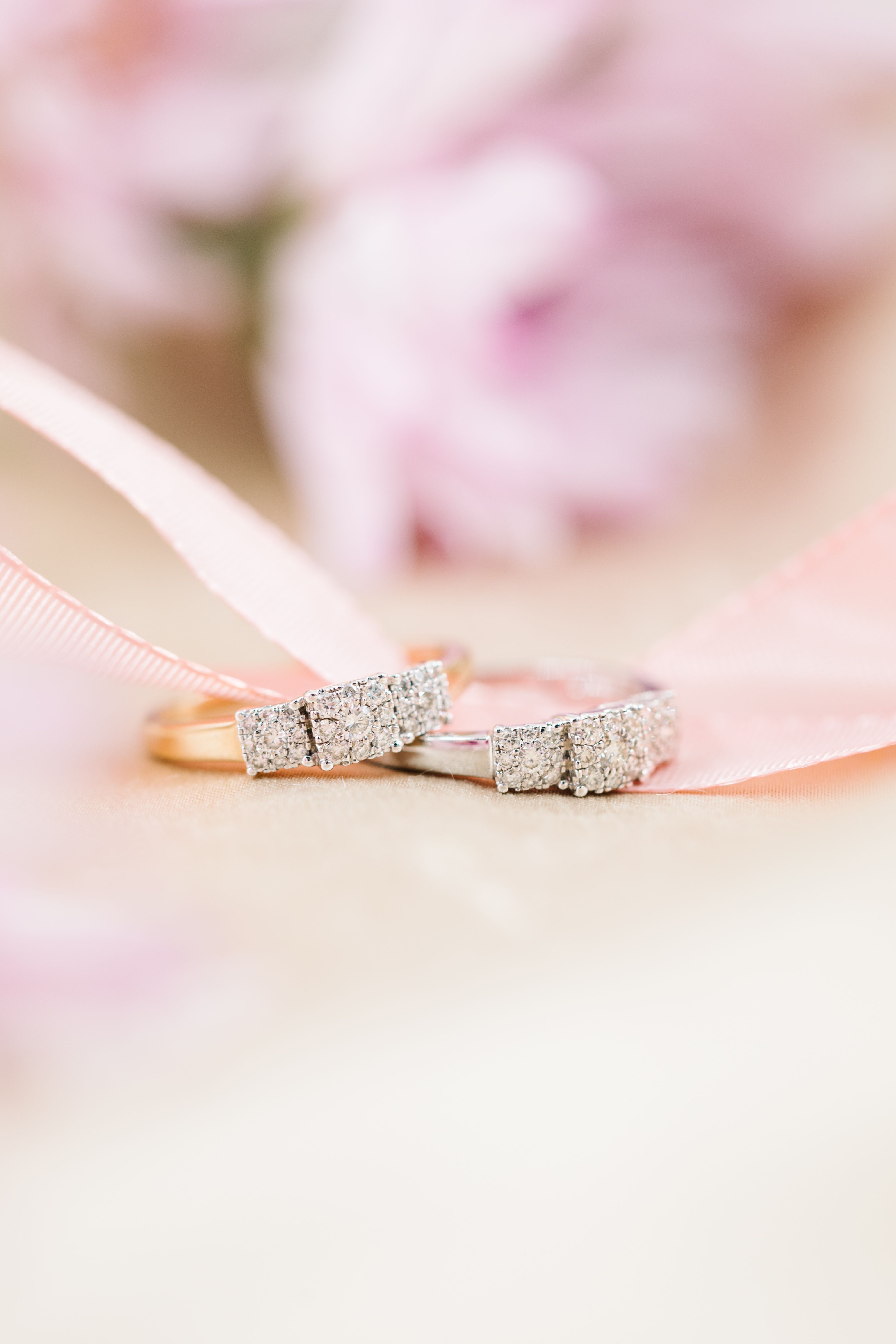 Line Diamantringer i gult gull og hvitt gull