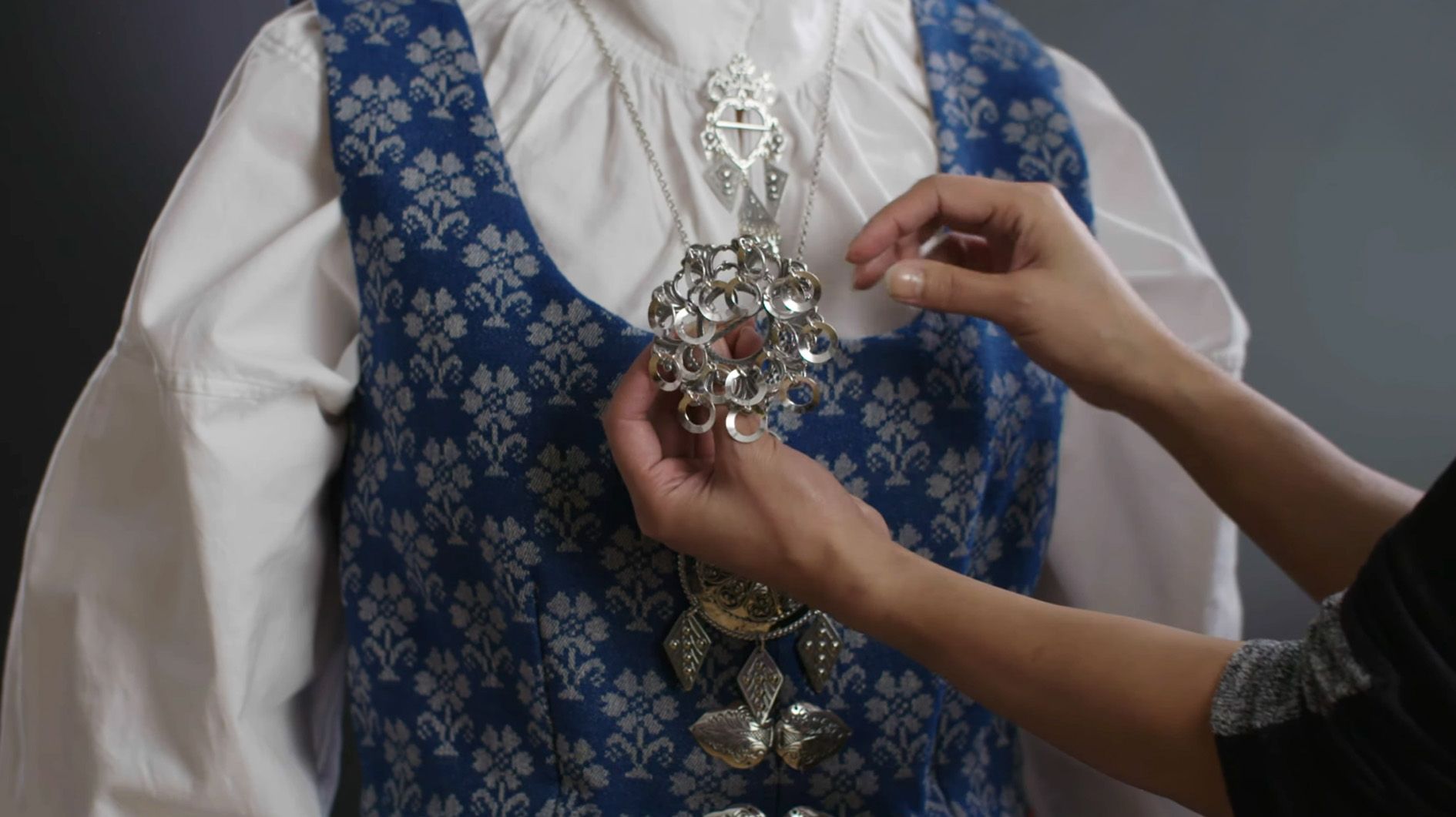 Bunadsølv på trønderbunad