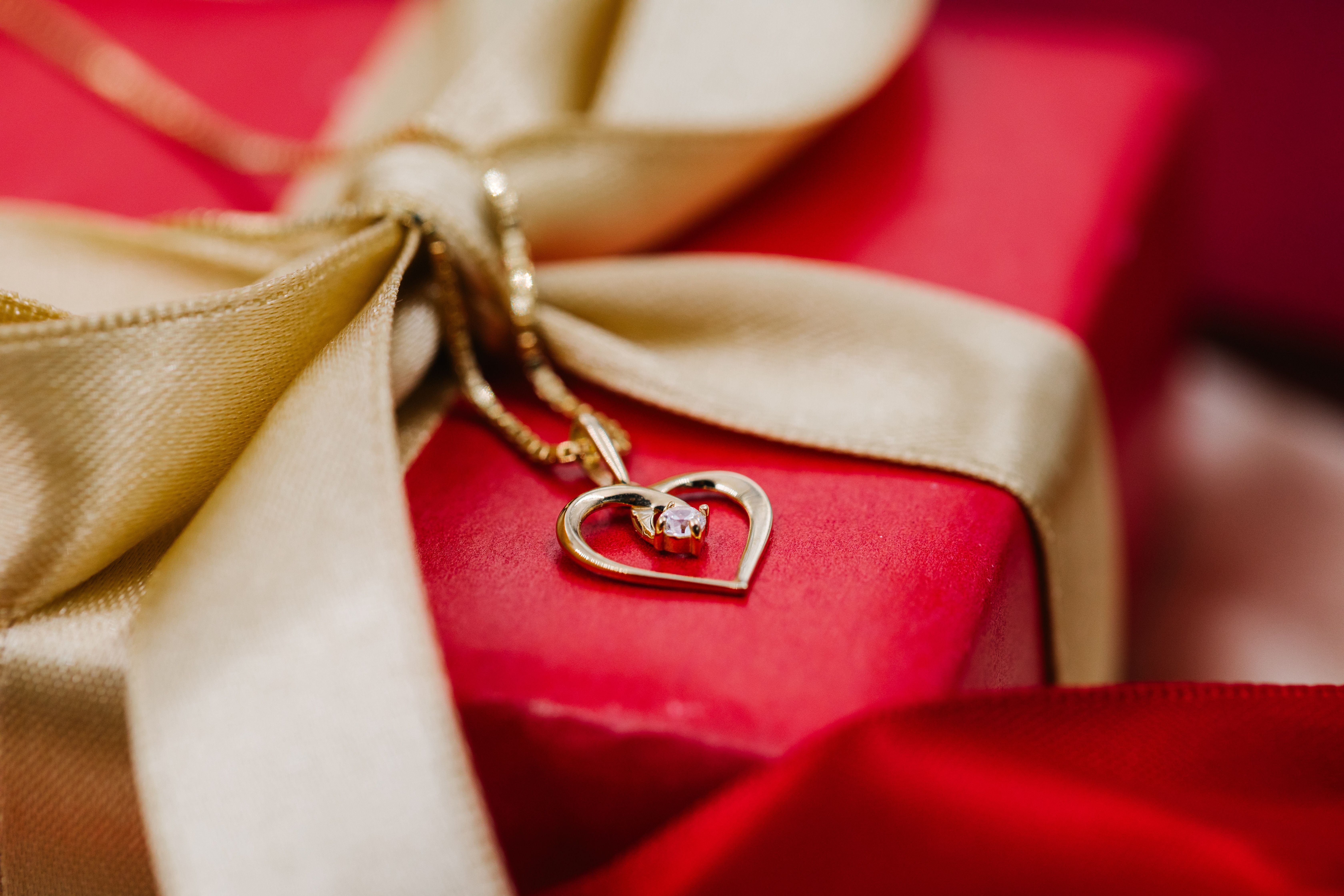 Gullsmykke med hjerteanheng fra Gullfunn