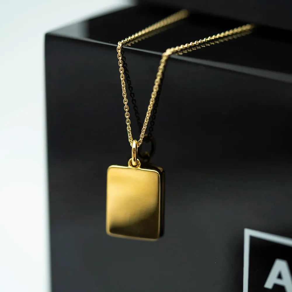 Halskjede til herre med plate som kan graveres på