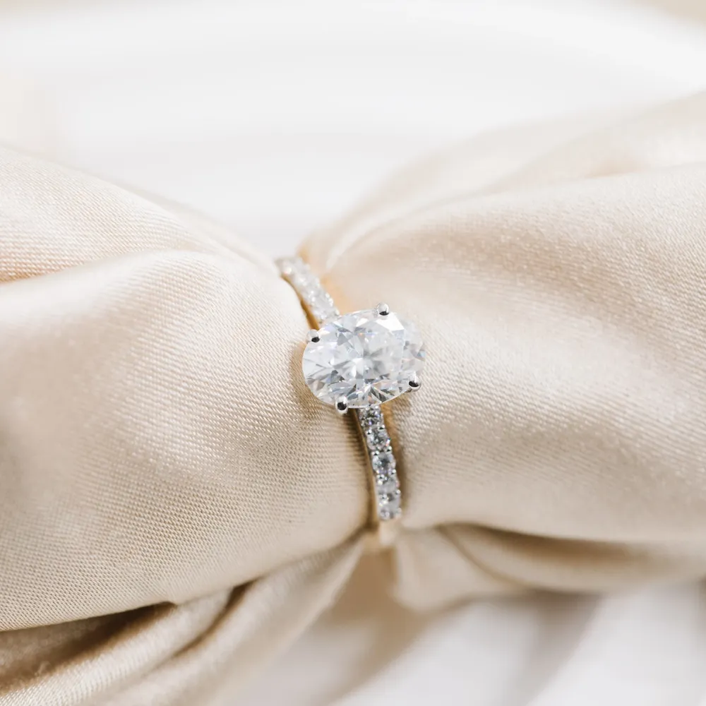Julie diamantring med moissanite