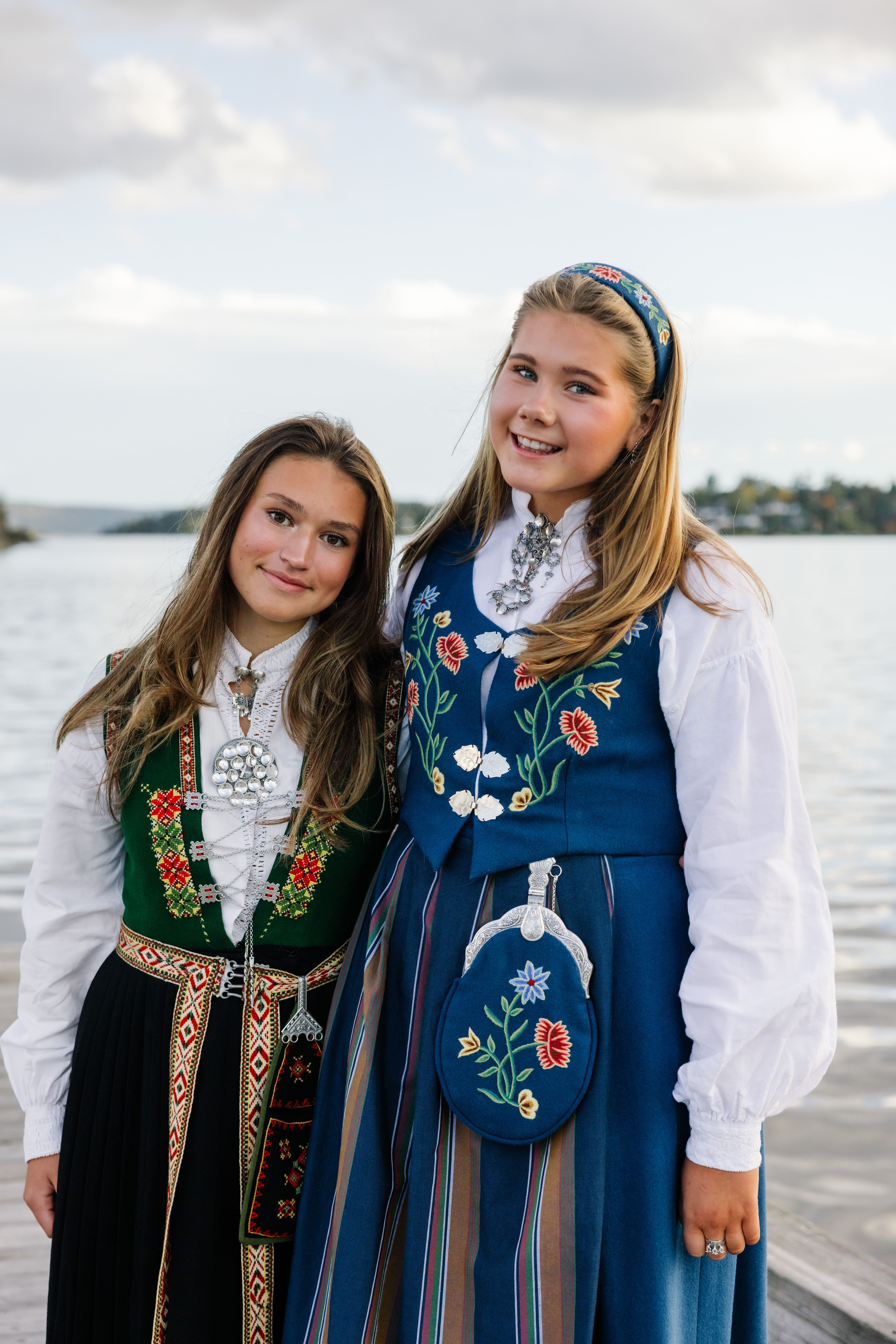 To konfirmanter i bunad