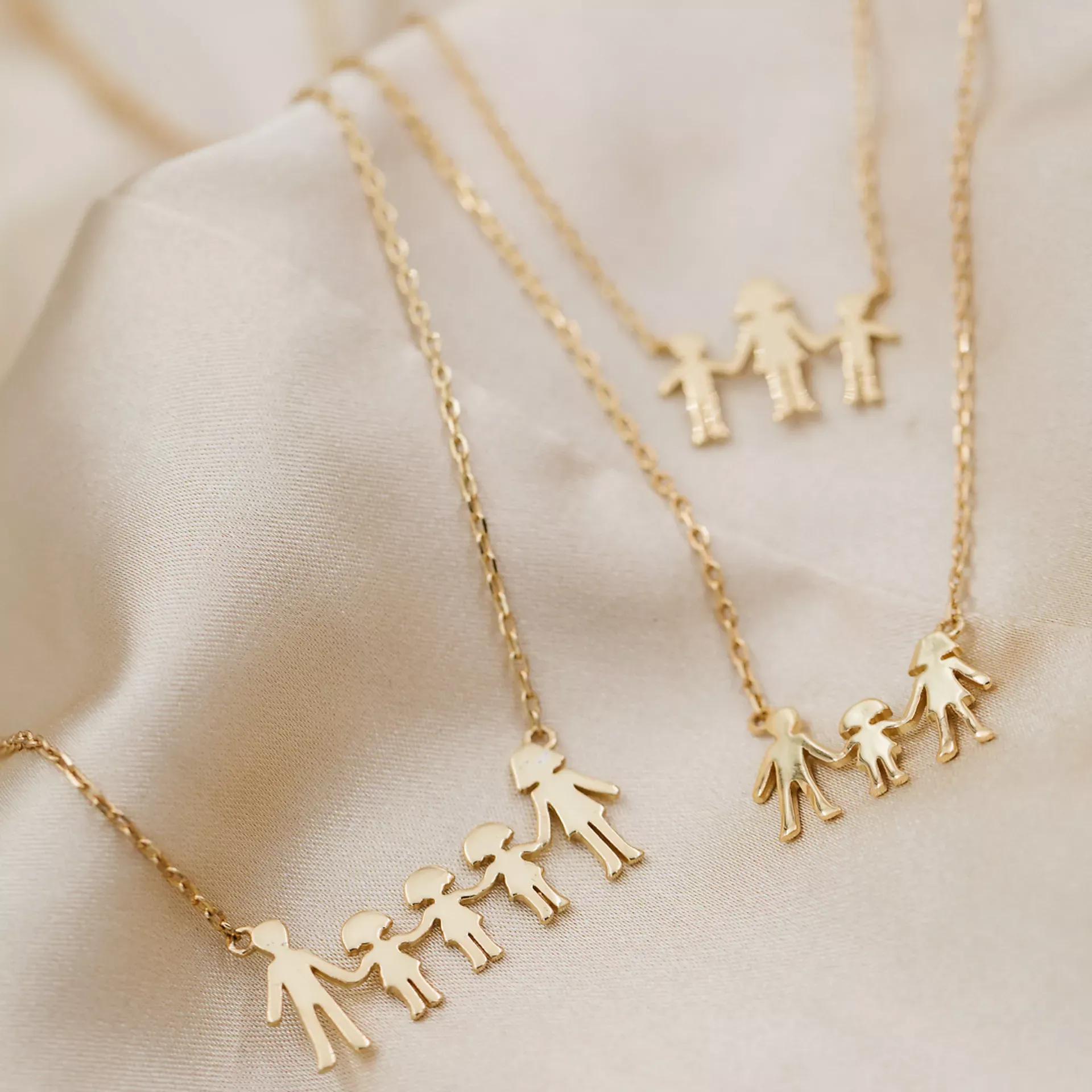 Familiesmykker i forgylt sølv