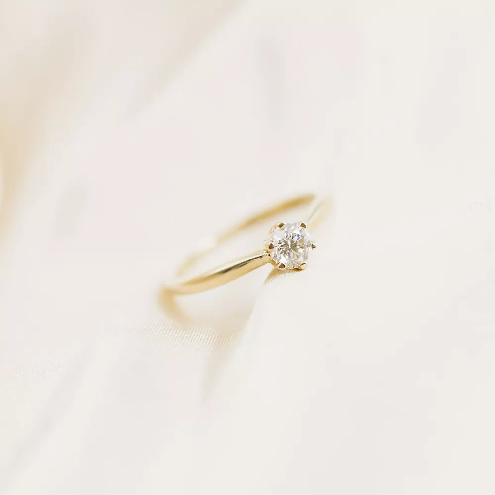 Olivia diamantring i gult gull