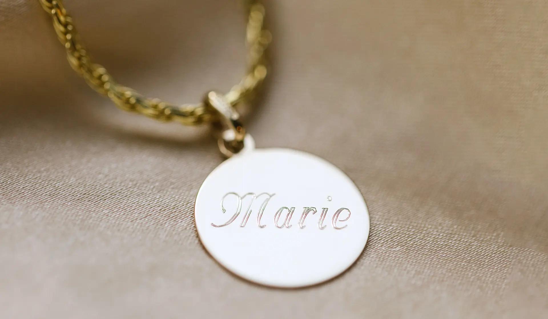 Gravering av smykker hos Gullfunn