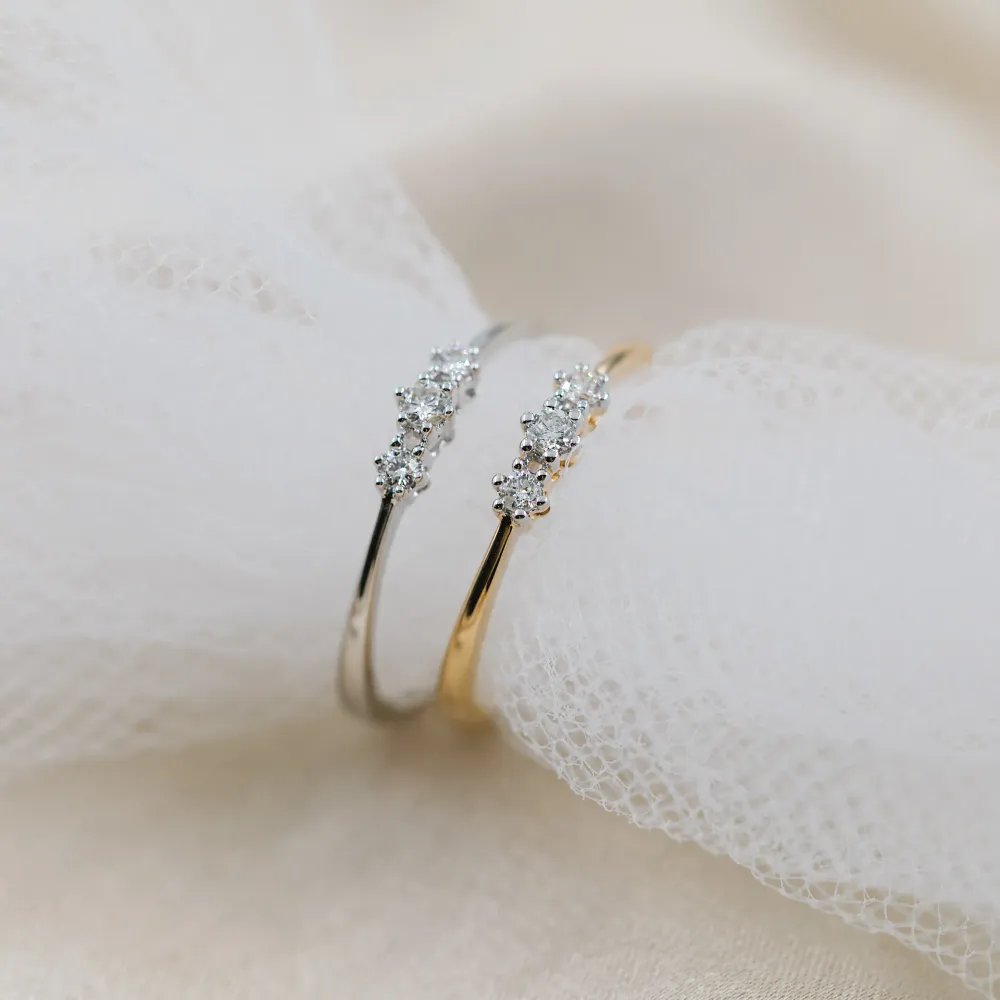 Nora diamantringer i hvitt og gult gull