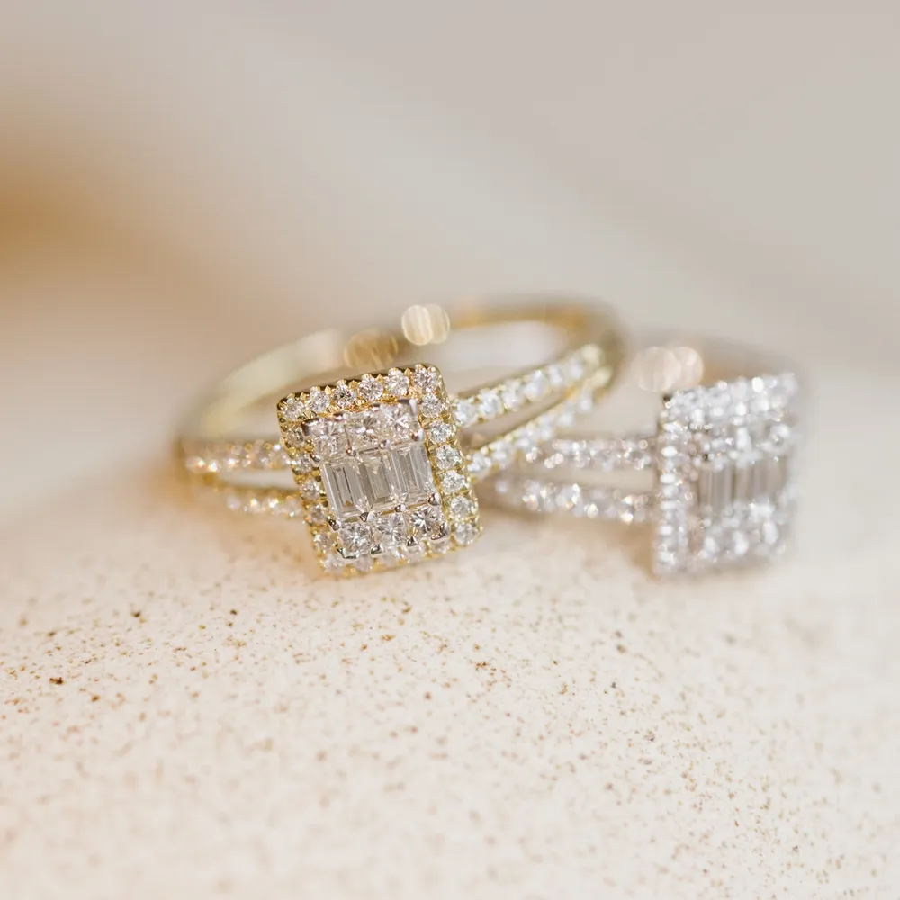 To Grace diamantringer, en i 585 hvitt gull og en i 585 gult gull.