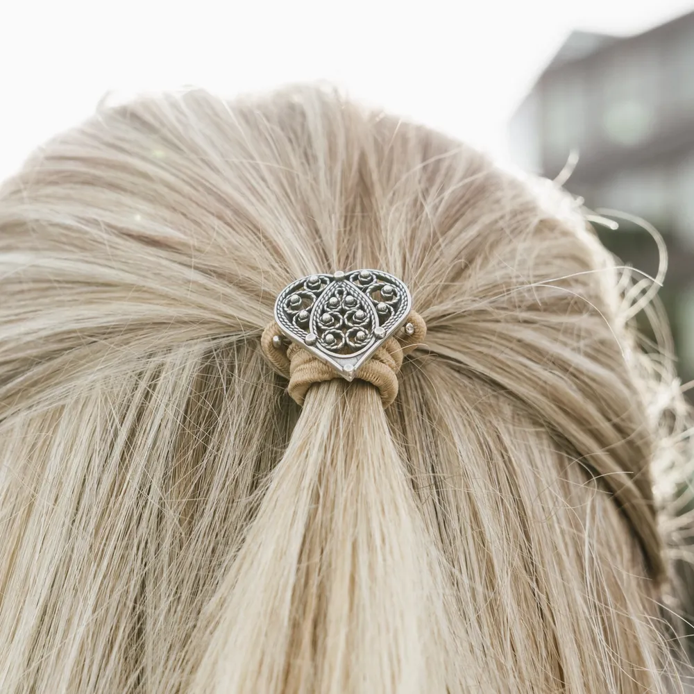 Hårspenne i sølv med hårstikk