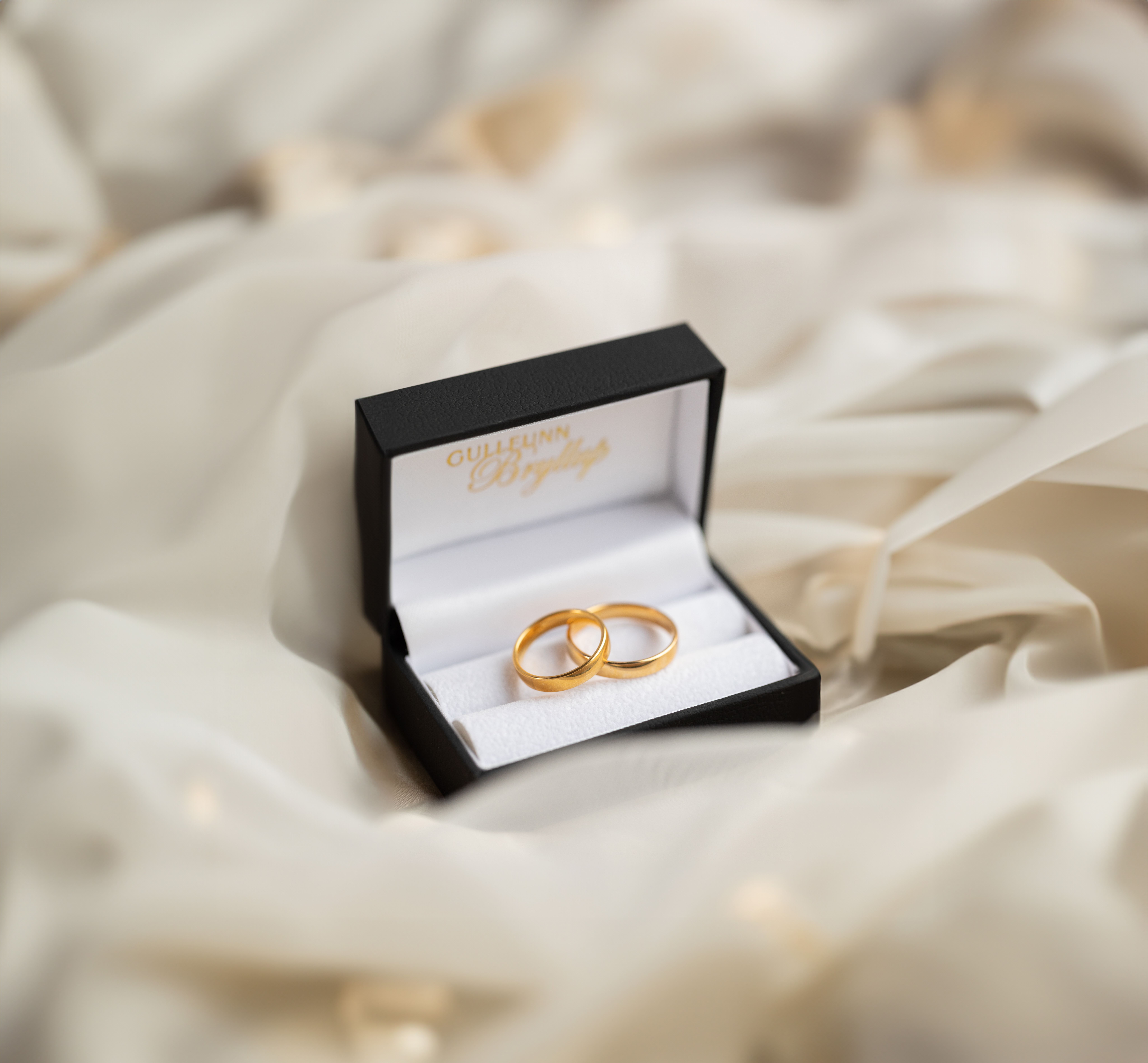 Gifteringer i 375 gult gull