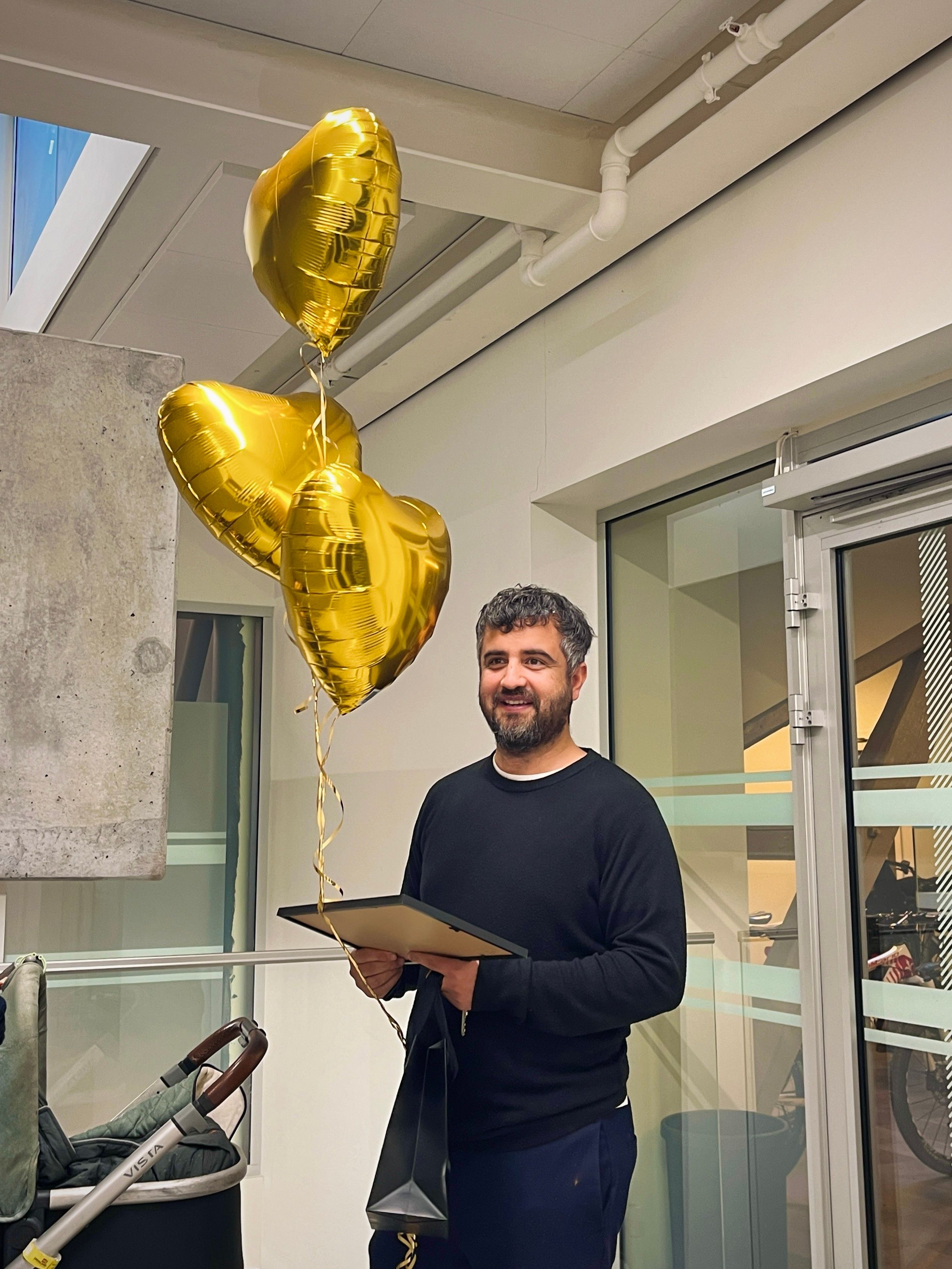 Bli med da vi overrasket vinneren av Gullfunns årlige kåring; Årets Superpappa! 