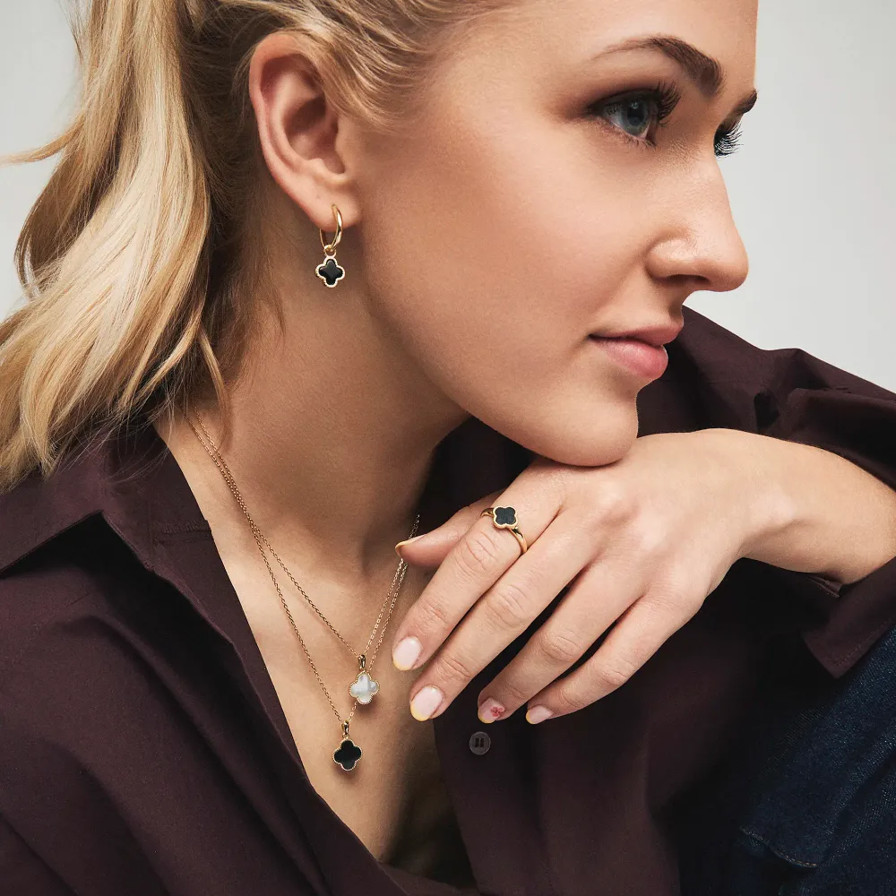 Kløversmykker fra Gullfunn med perlemor og sort agat